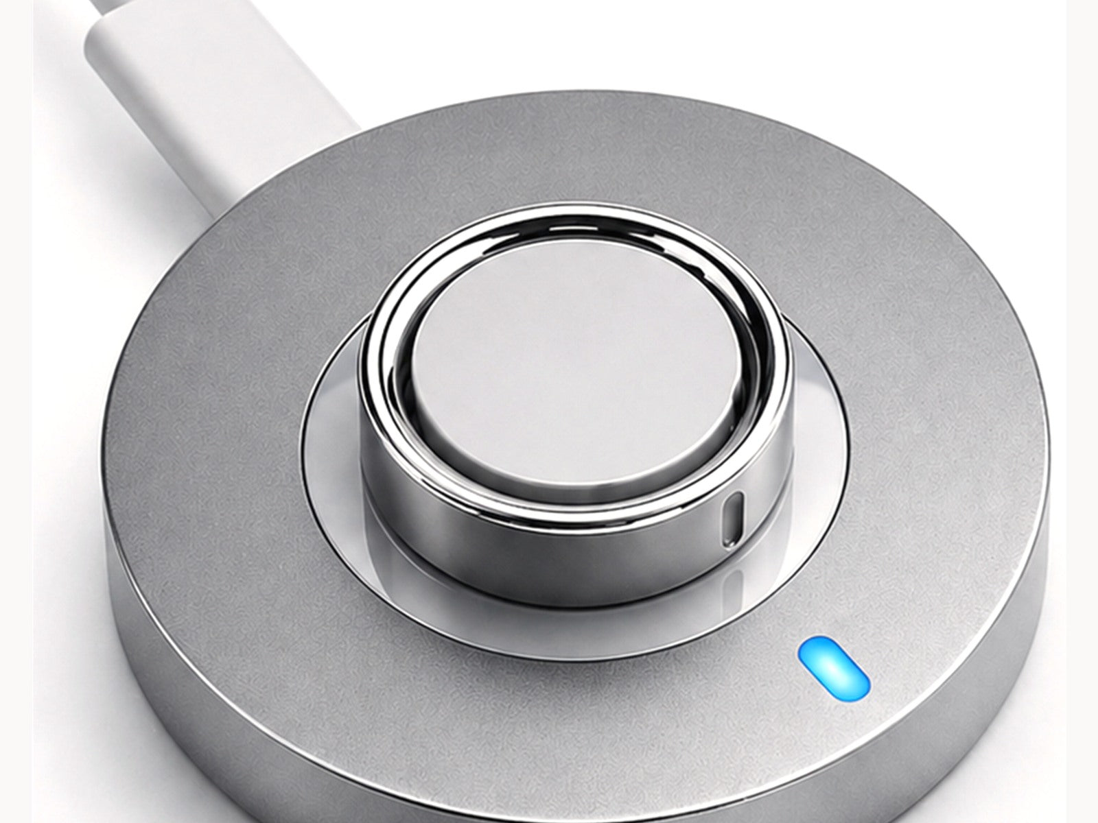 Bandsmith Oura Ring 4 charger showing the charging indicator light
