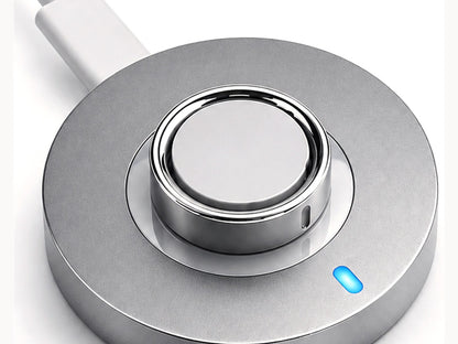 Bandsmith Oura Ring 4 charger showing the charging indicator light